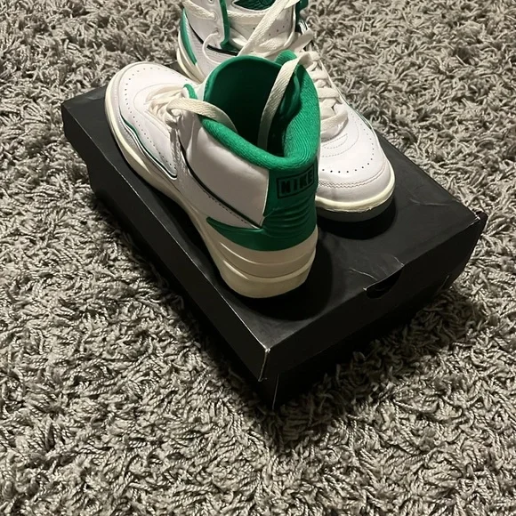 Air Jordan 2 Retro GS ‘Lucky Green’ - Picture 2 of 7